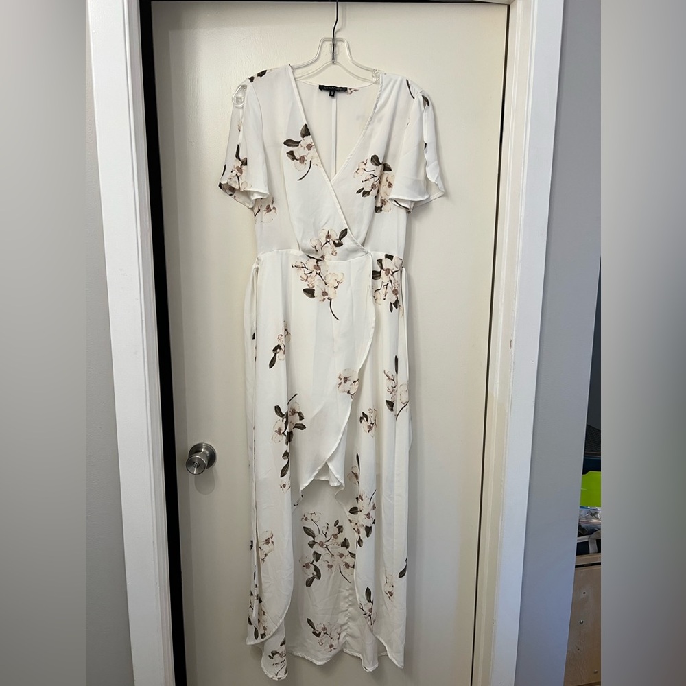 LIKE NEW! Dynamite White Floral Wrap Dress